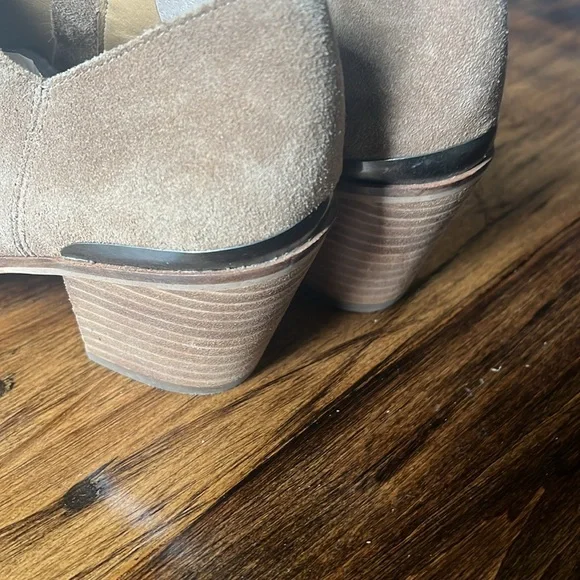 Lucky Brand Women’s 9.5 Tan Suede Landrue Pointed Ankle Booties Block Heel - Picture 3 of 10